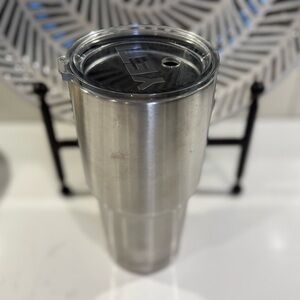 Yeti 30 oz Stainless Steel Travel Tumbler with Clear Lid